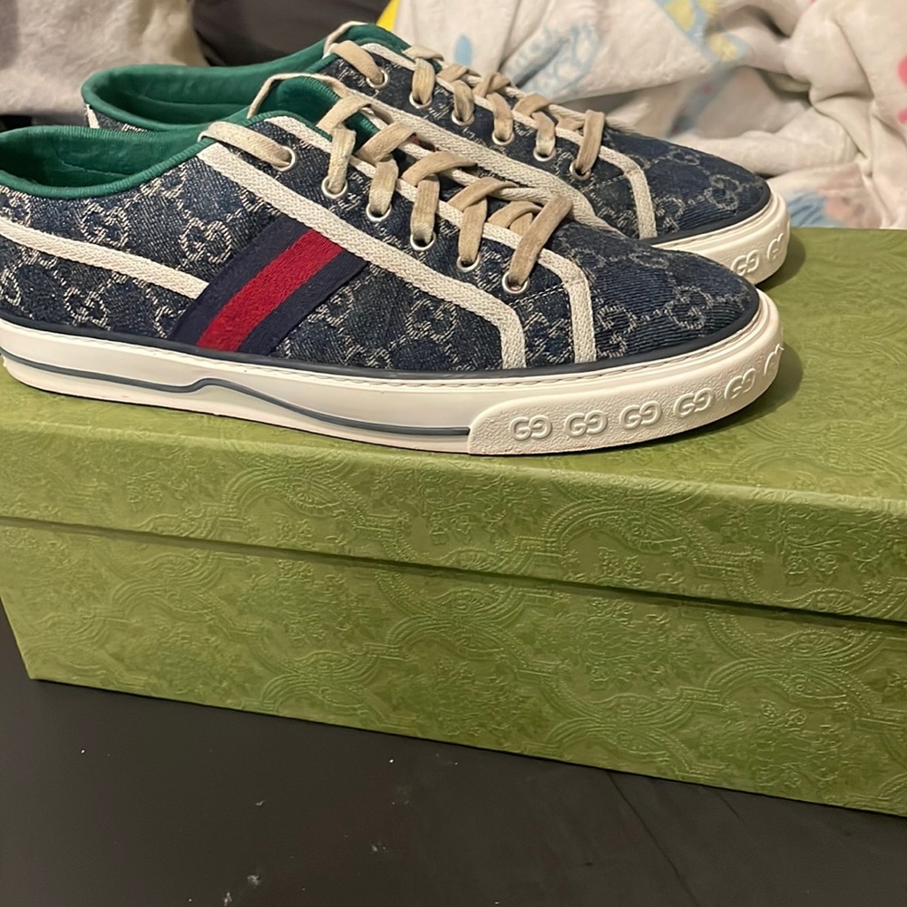 Selling Men Gucci Shoes Size 9